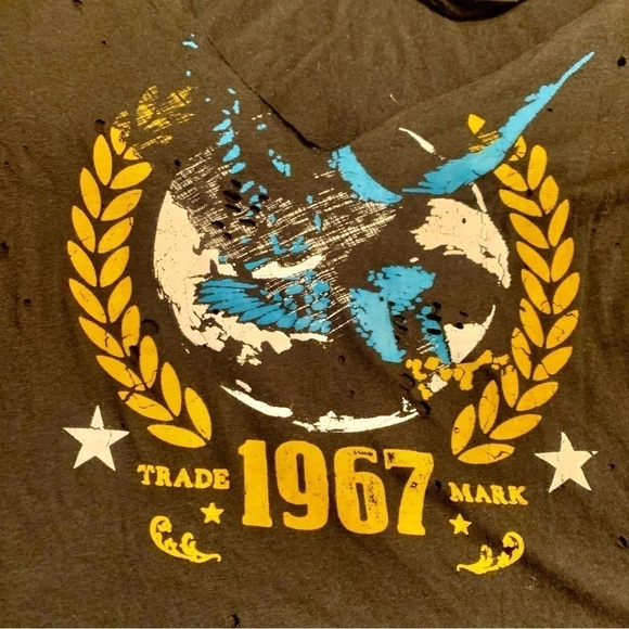 Distressed Top Large Black with Gold & Blue Graphic Eagle 1967 🦅 Cutout Holes - Picture 3 of 12